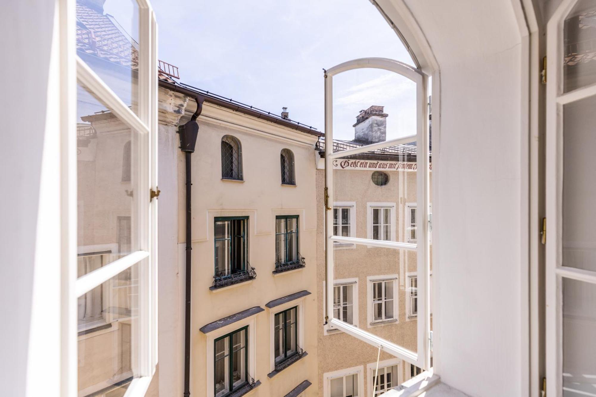 Small Luxury Hotel Goldgasse Salzburg Bagian luar foto